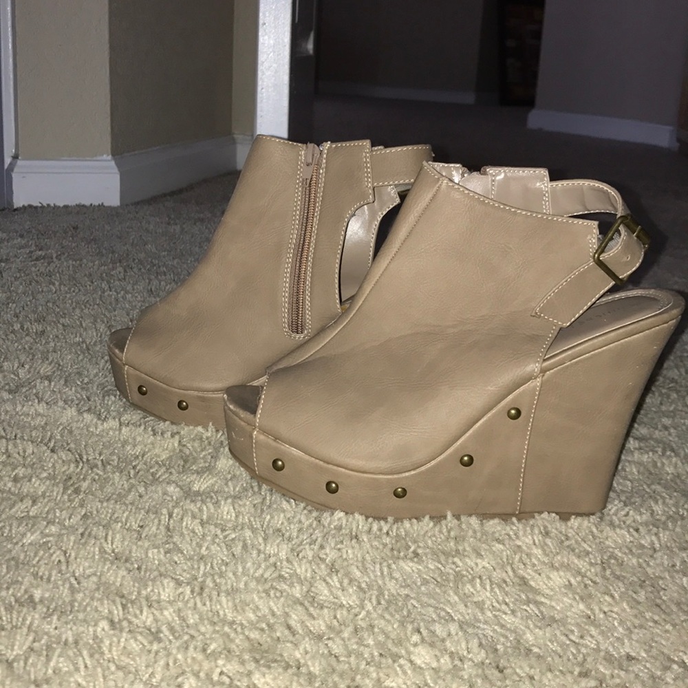 Cute tan colored summer wedges